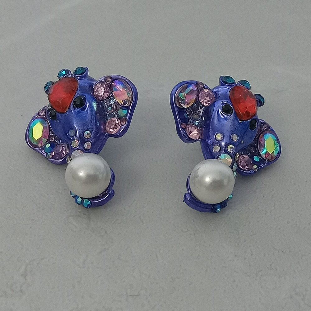 BETSEY JOHNSON | Elephant Head Earrings